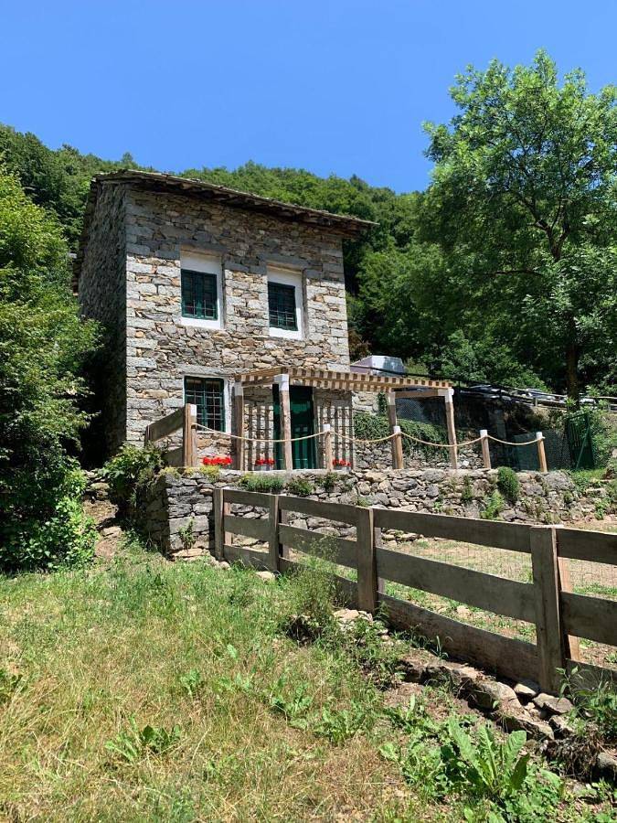 Casale per 2 persone, con giardino e panorama in Piemonte