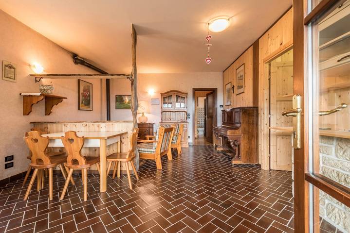 Casa Vacanze Valerio. Vista Montagna, Wi-Fi, Terrazza & Giardino in Gargnano, Prealpi Gardesane