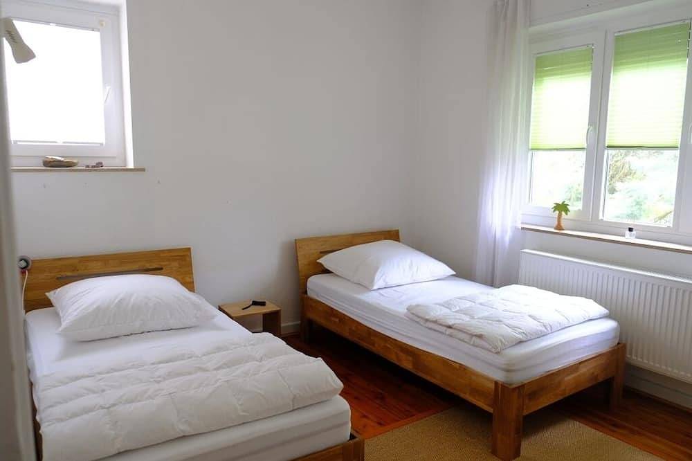 Ganze Wohnung, Geräumig-freundliche Ferienwohnung am Helental in Bad Wildungen  (4 Pers.) in Bad Wildungen, Waldecker Land