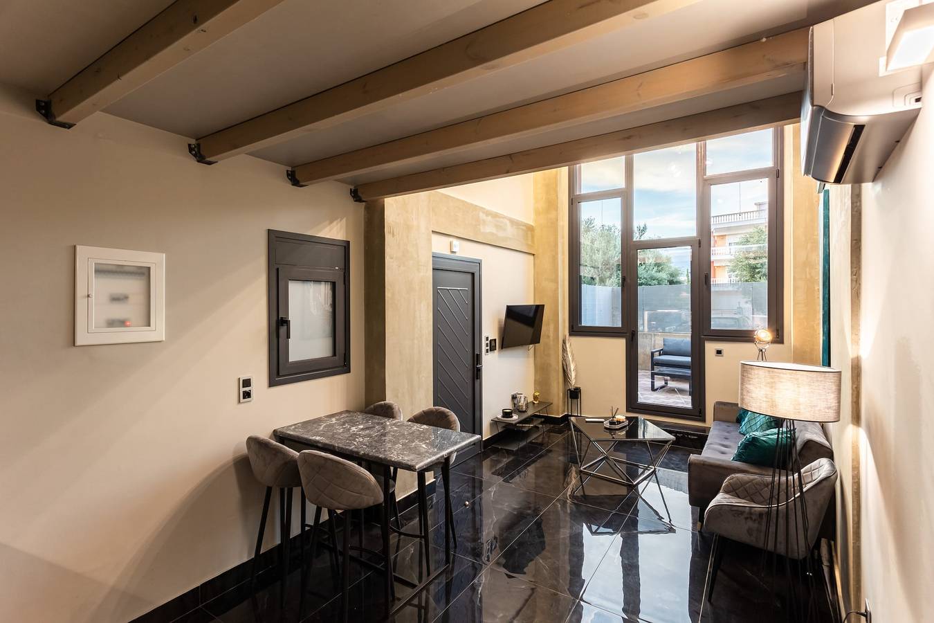 Ganze Wohnung, Ferienwohnung für 3 Personen mit Balkon/Terrasse in Kalamata, Messenien