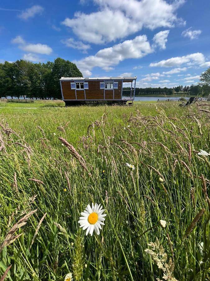 Gîte pour 2 personnes, avec jardin ainsi que vue et vue sur le lac dans Lac de Lavaud - 2