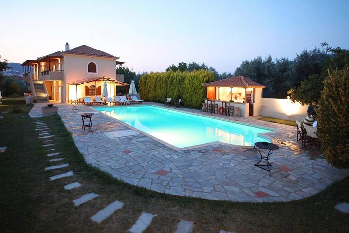 Maison d’hôte pour 2 personnes, avec terrasse ainsi que piscine et jardin