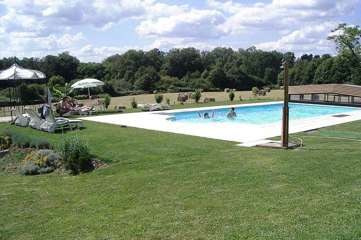 Location de vacances pour 6 personnes, avec jacuzzi et balcon ainsi que sauna et jardin à Abjat-sur-Bandiat