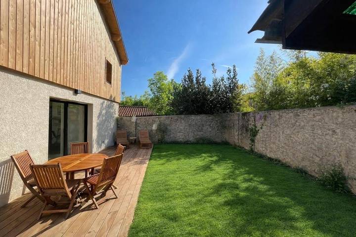 Chalet für 4 Personen, mit Ausblick und Terrasse sowie Garten - 1