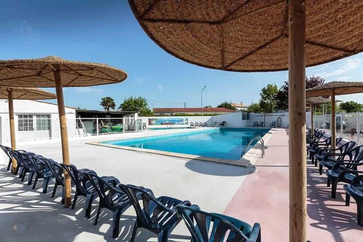 Bungalow pour 6 personnes, avec jardin ainsi que terrasse et piscine - 1
