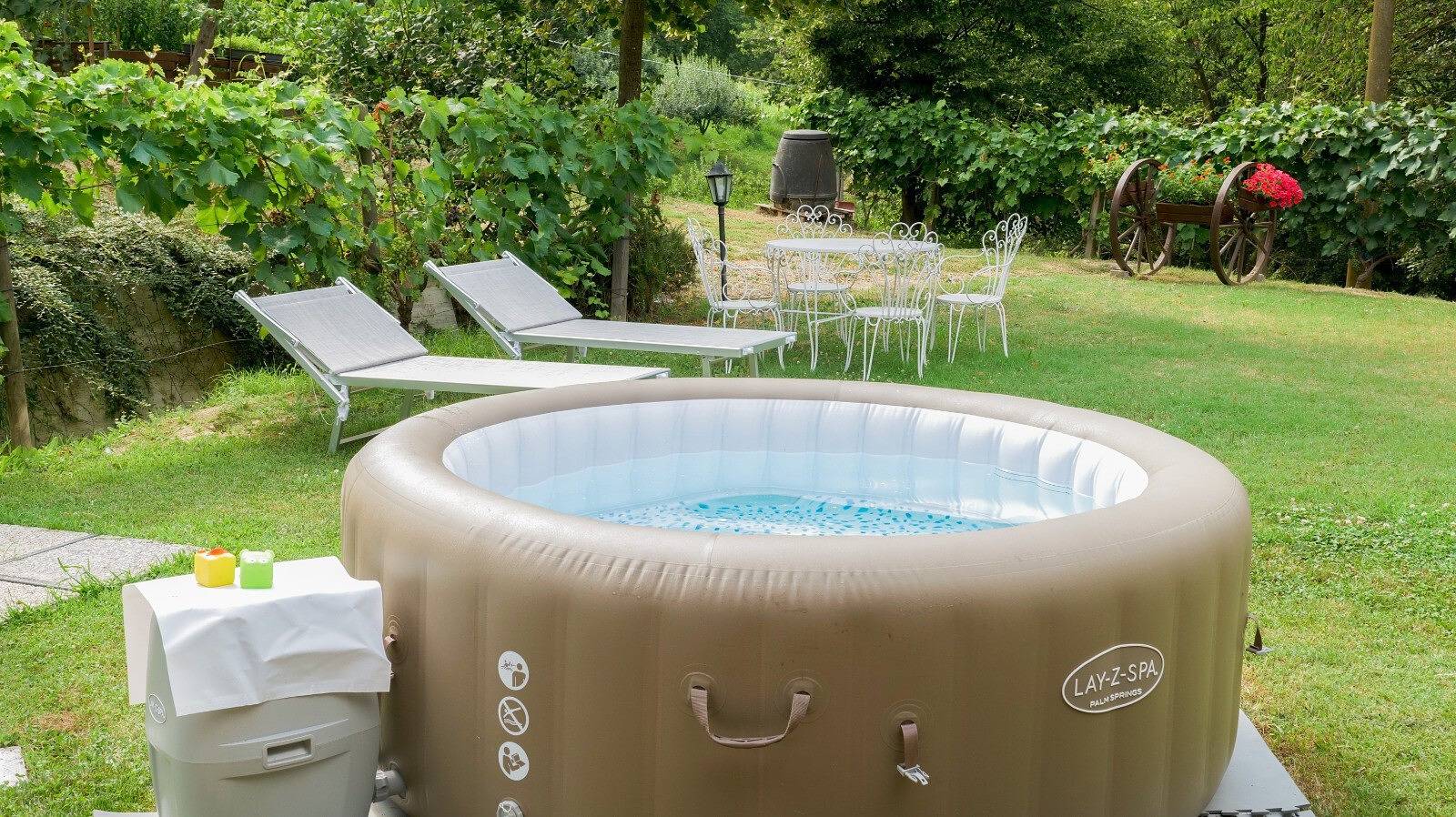 Casa de vacaciones 'Cascina Solaro' con piscina compartida, jardín y Wi-Fi in Asti, Asti (Municipio)