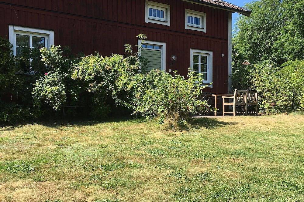 Schönes Ferienhaus mit Seeblick in Ljungby, Kronoberg