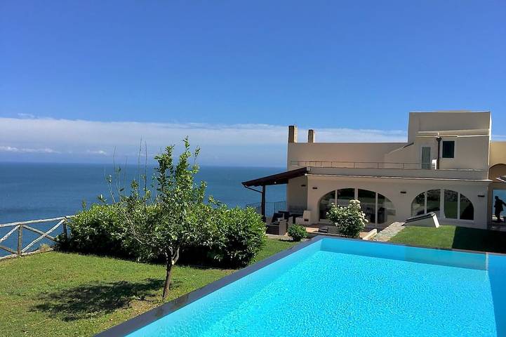 Chalet para 24 personas, con jardín y piscina - 1
