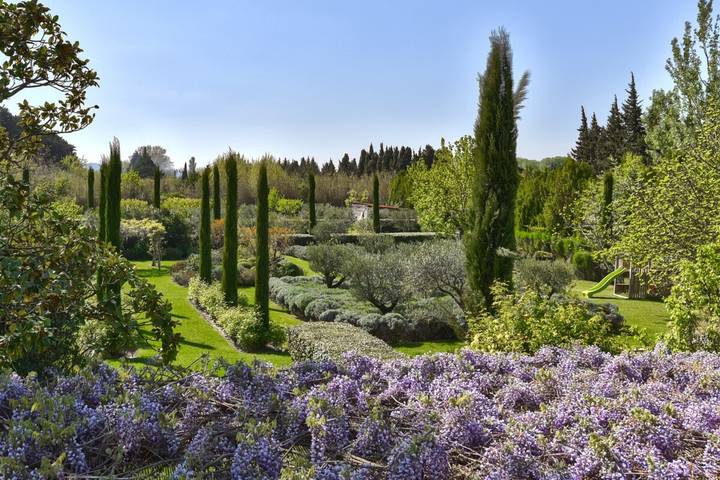 Location de vacances pour 14 personnes, avec piscine et jardin à Eygalières