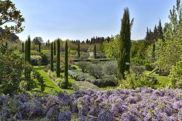 Location de vacances pour 14 personnes, avec jardin et piscine à Eygalières