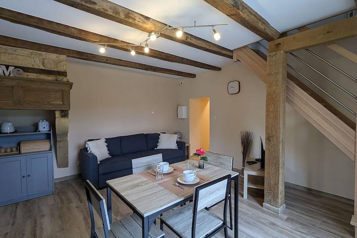 Gîte pour 4 personnes, avec jardin dans Han Les Juvigny