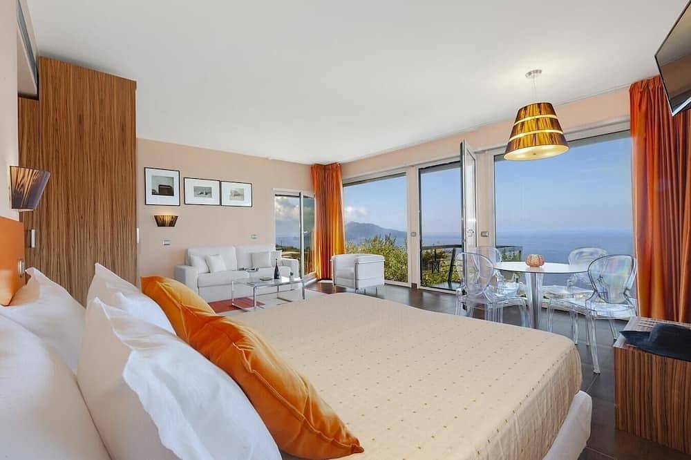 Villa Cinzia, with private pool and sea views in Marciano, Neapel Provinz