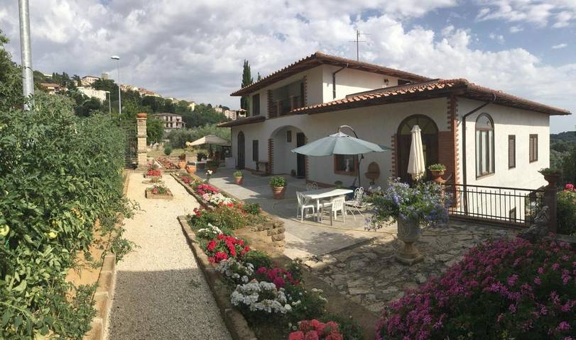 Appartamento per 6 persone, con Terrazza e Giardino nonché Panorama a Manciano