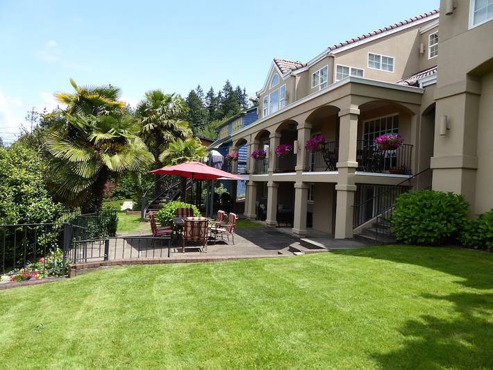 Vacation rental for 22 people, with yard and balcony in Oregon