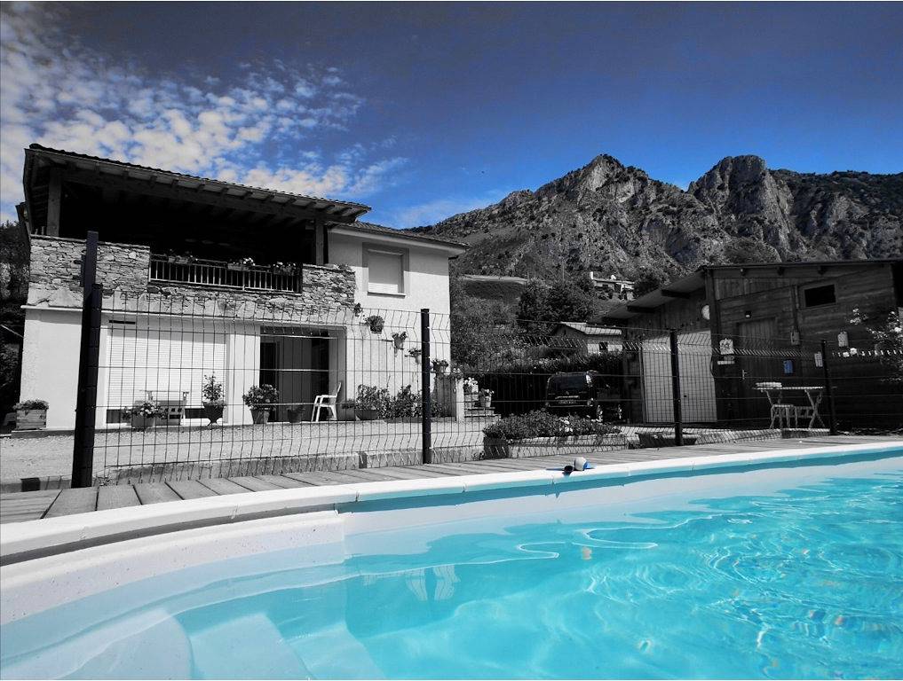 Au bord de l'eau - Chambre Marie in Surba, Parc naturel régional des Pyrénées ariégeoises