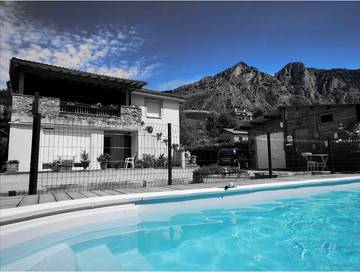 Cottage pour 2 personnes, avec piscine et jardin dans Parc naturel régional des Pyrénées ariégeoises