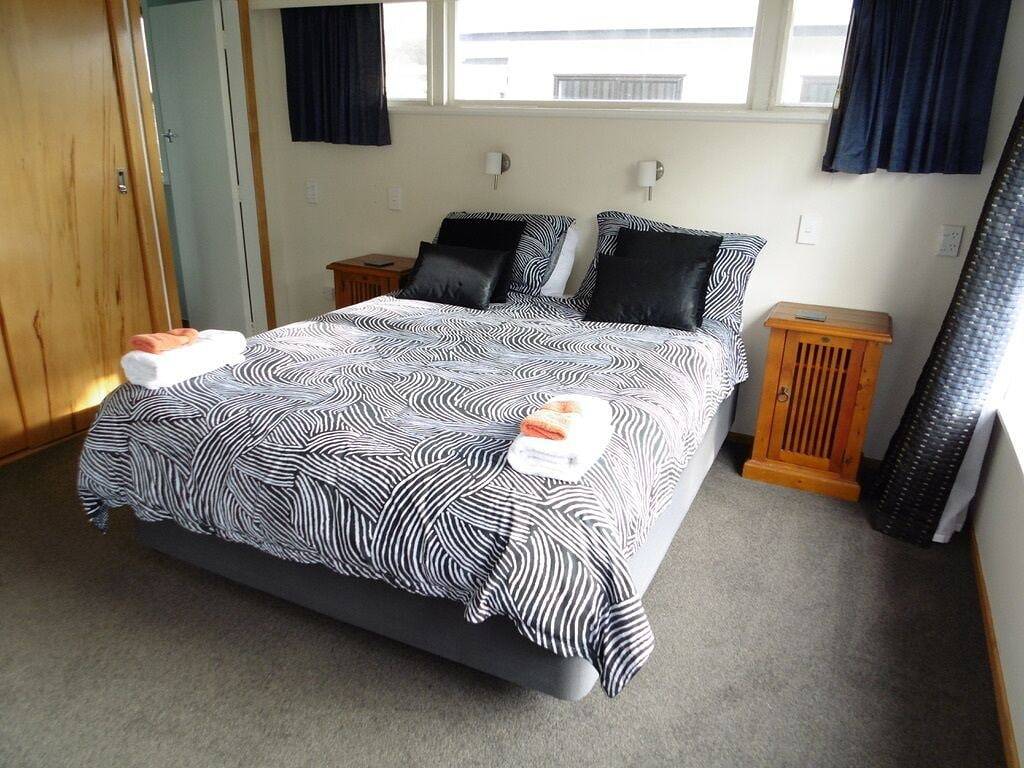 Twin Palms - Kostenlose Wäsche, Reinigung, Wifi & Frühstück. in Kapiti Coast District