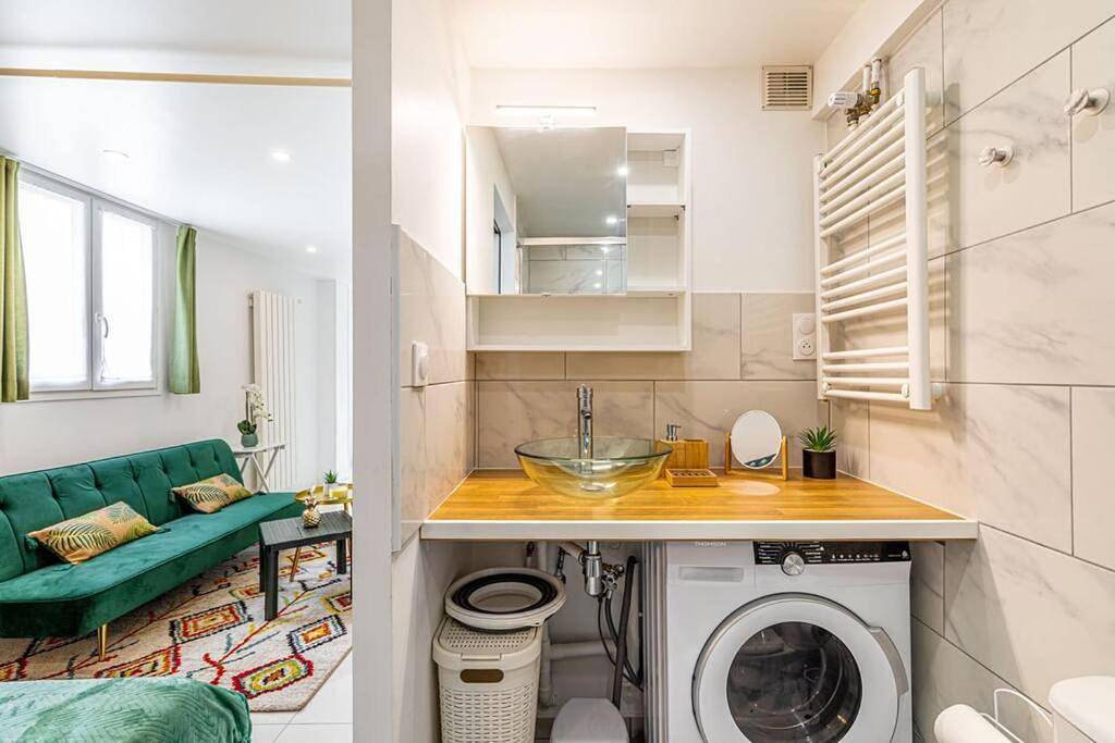 Appartement entier, Melanie - Emerald Serenity Paris La Défense - Salon de Jardin Privé, Terrasse & Wifi in Nanterre, Hauts-de-Seine