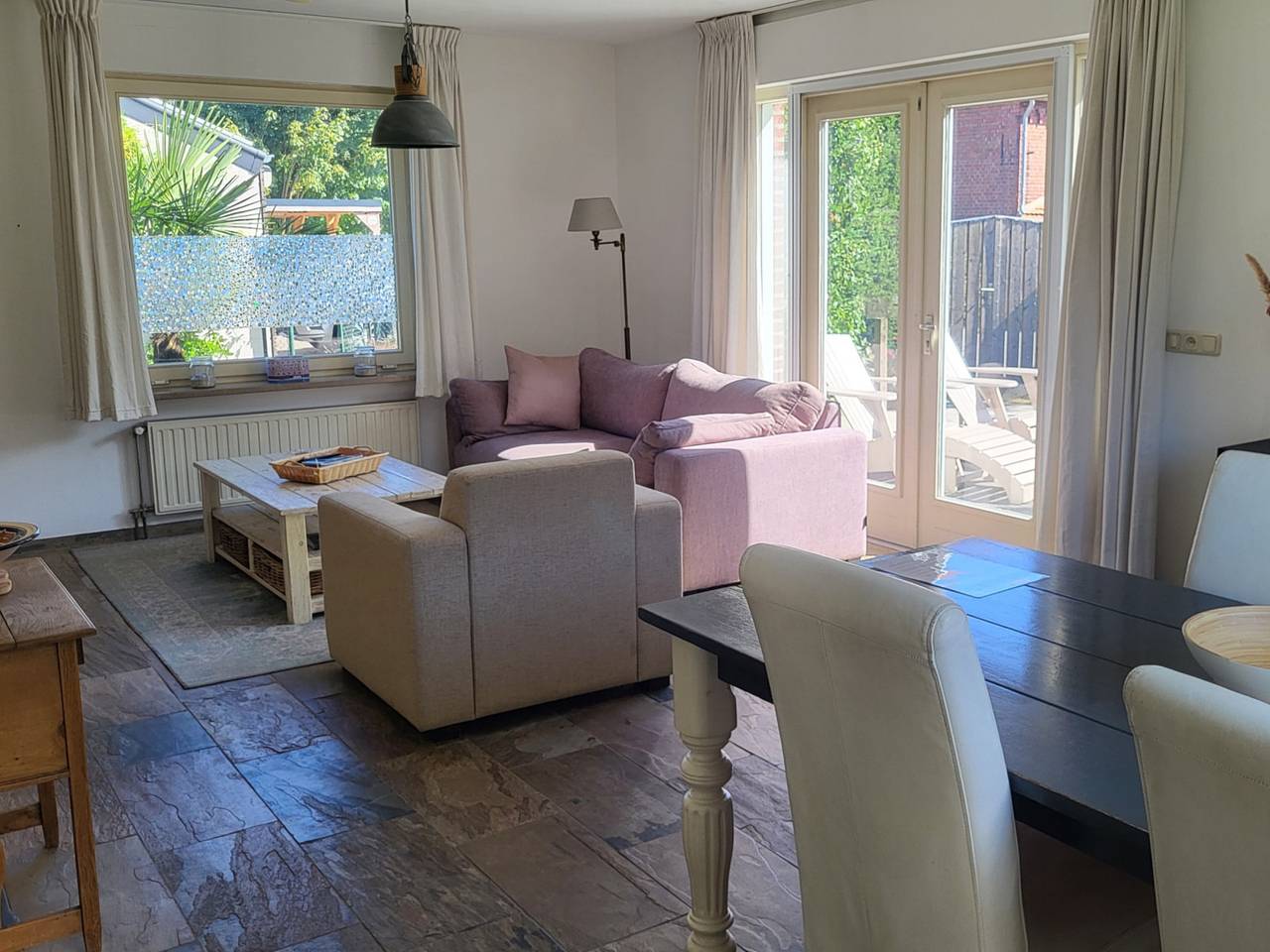 Sfeervol 3-persoons vakantiehuis met fijn terras en gedeeld zwembad nabij Venlo in Venlo, Limburg