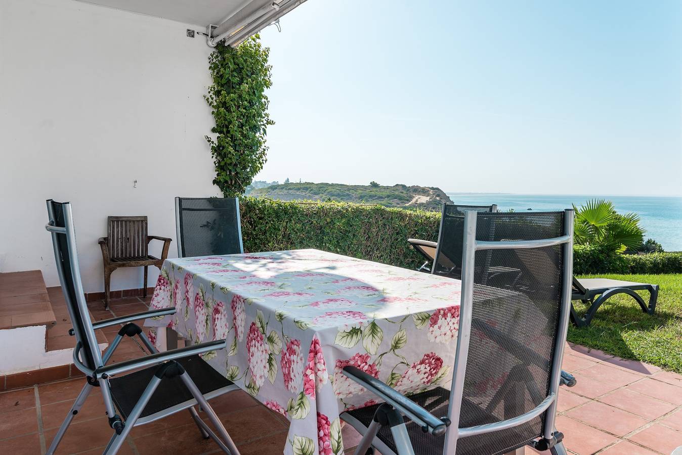 Lujosa Casa Fuente del Sol con vistas al mar in Fuente del Gallo, Conil de la Frontera