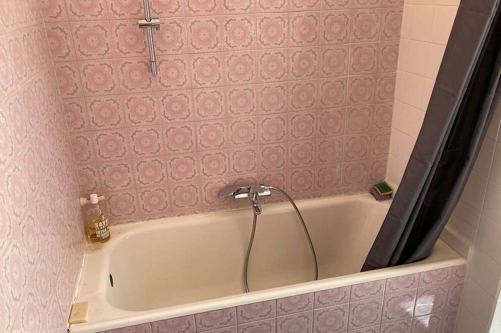 Entire apartment, Large, charming apartment in Bayonne's hypercentre in Bayonne, Bayonne region