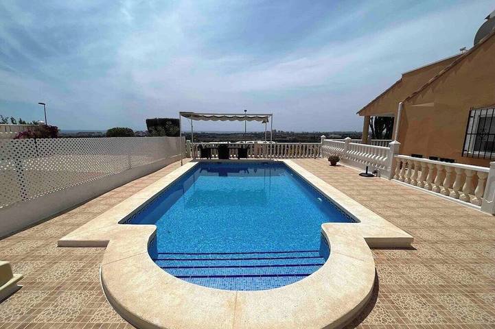 Chalet para 6 personas, con piscina, Se admiten mascotas en Muchamiel