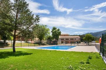 Auberge pour 8 personnes, avec terrasse ainsi que piscine et jardin à La Pobla de Lillet