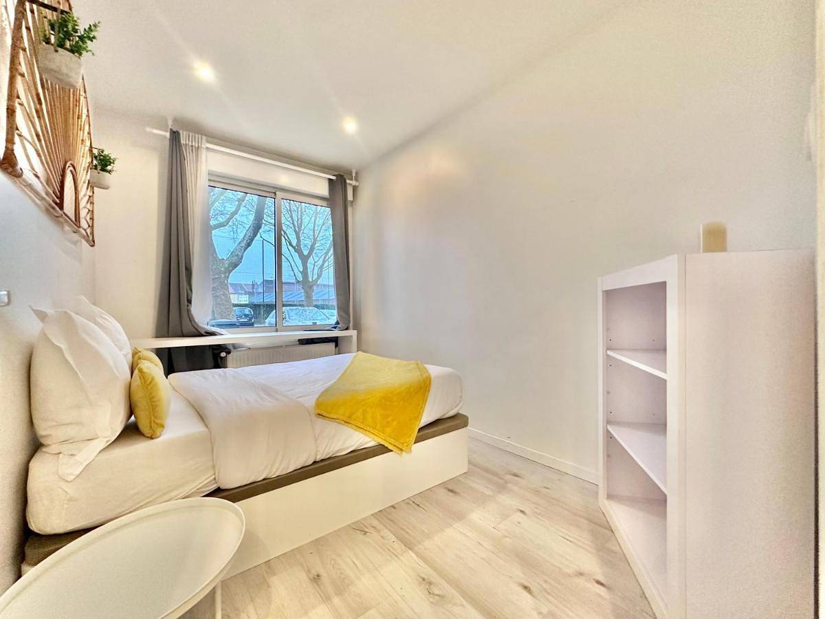 Appartement entier, Two-Bedroom Apartment in Mons-en-Barœul, Région de Lille