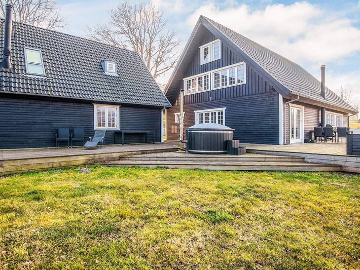 Ferienhaus für 16 Personen, mit Garten und Terrasse in Løjt