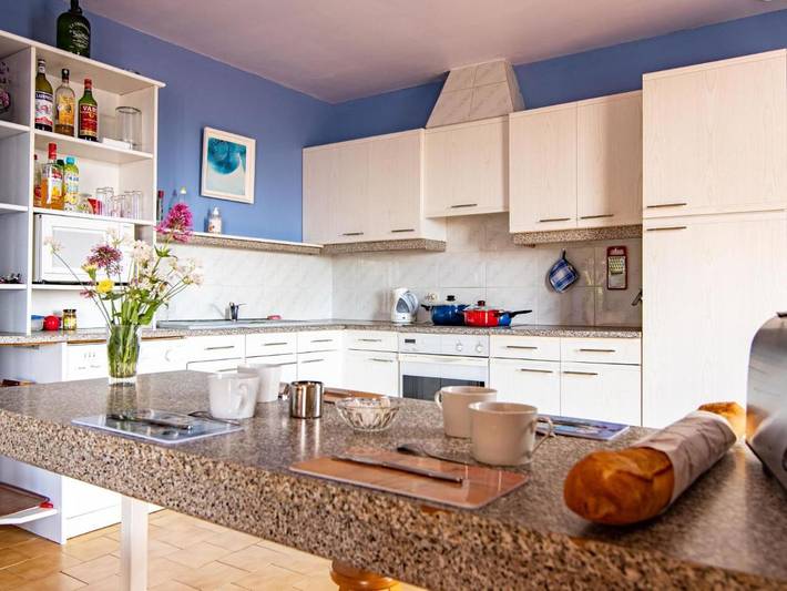 Location de vacances pour 6 personnes, avec terrasse ainsi que piscine et jardin, animaux acceptés à Tavernes - 4