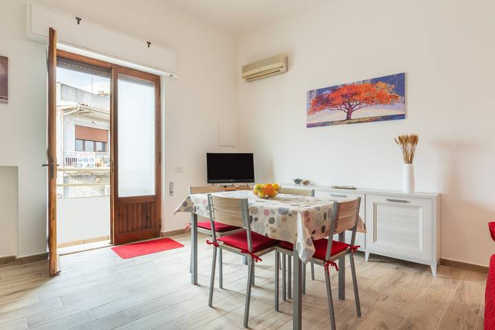 Entire apartment, Apartment 'Il Decimomiglio' with Balcony in Decimomannu, Campidano