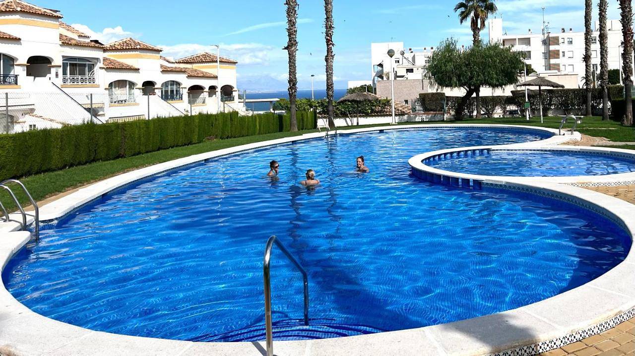 Apartamento inteiro, Top-floor apartment with 65 m2 sun terrace, renovated kitchen and bathroom in Monte Faro, Costa Blanca