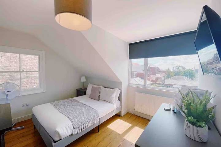 Amber House - Stunning 8 Bedroom House in Gorleston, Great Yarmouth
