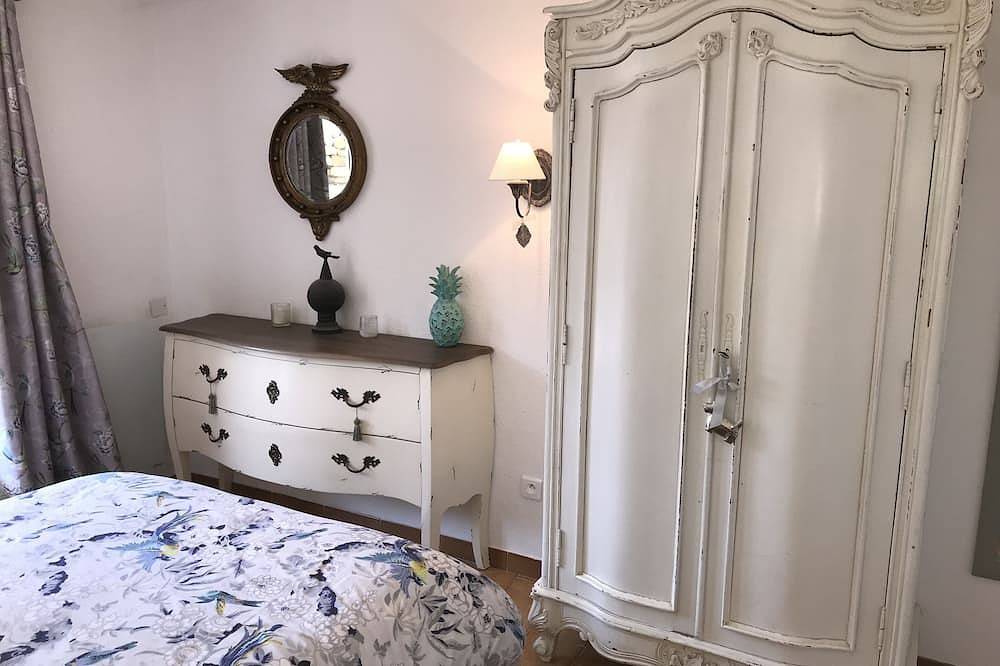 Ganze Wohnung, Unabhängiges, modernes Apartment mit 2 Doppelzimmern und Pool in Saint-Antonin-du-Var, Brignoles Region
