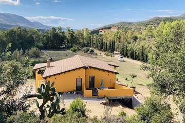 Location de vacances pour 4 personnes, avec jardin dans Portixeddu