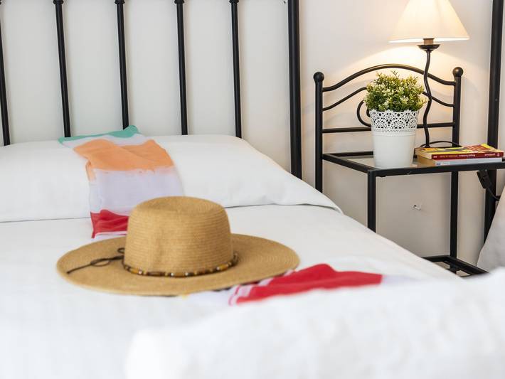 Entire holiday apartment, 17 Los Cristianos Central by the Beach ,Wifi in Los Cristianos, Arona