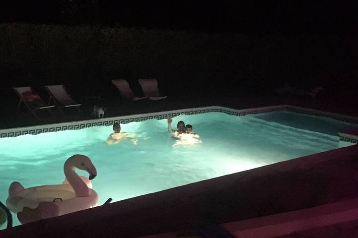 Location de vacances pour 11 personnes, avec terrasse ainsi que jacuzzi et jardin, animaux acceptés à Saint-Clément-de-Rivière - 4