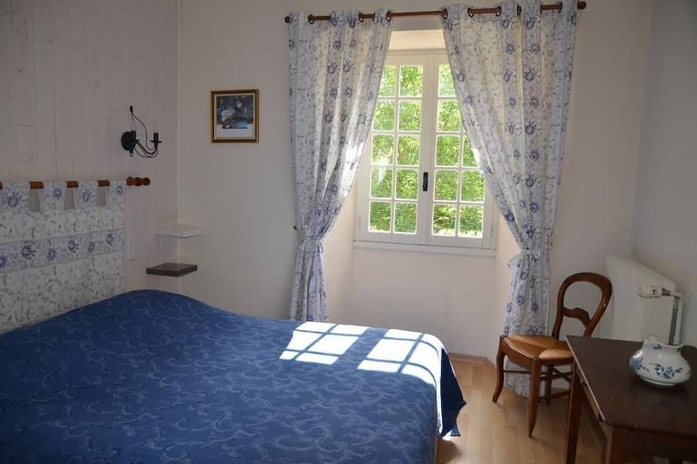 Authentic and comfortable house with heated indoor pool (from April to November) in Domme, Périgord Noir