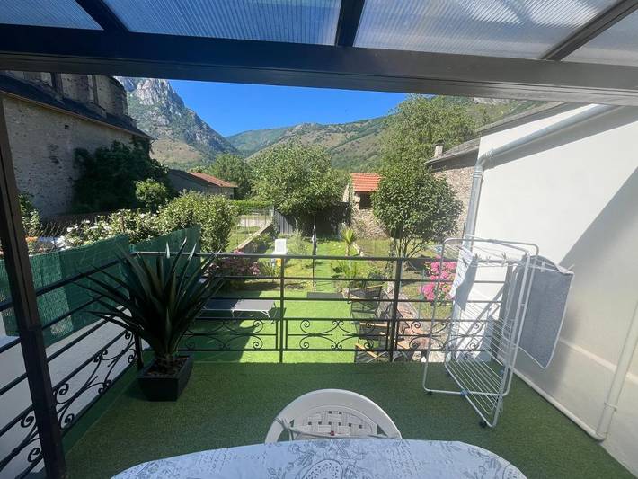 Location de vacances pour 6 personnes, avec terrasse ainsi que vue et jardin à Les Cabannes - 3