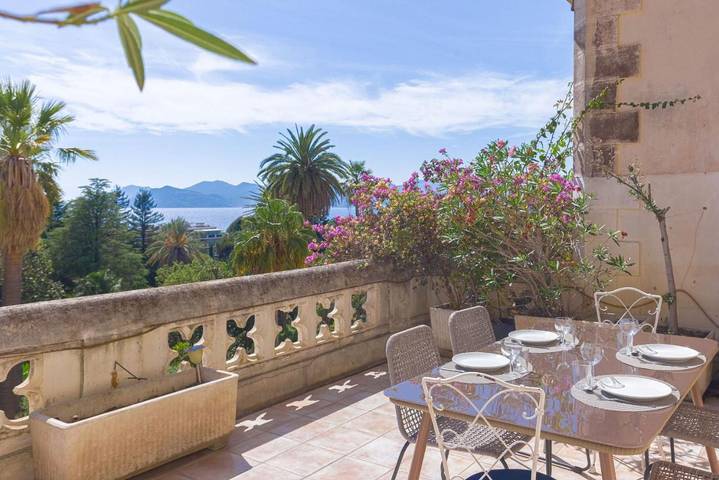 Gîte pour 6 personnes, avec terrasse et vue, animaux acceptés à Cannes