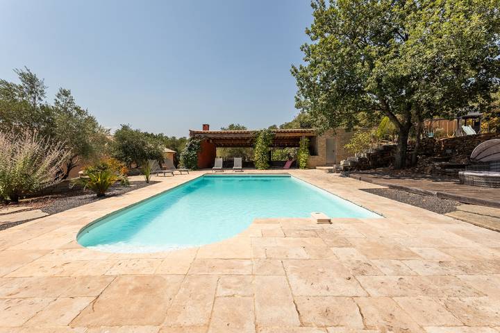 Location de vacances pour 9 personnes, avec Terrasse ainsi que Jardin et Piscine à Bosc