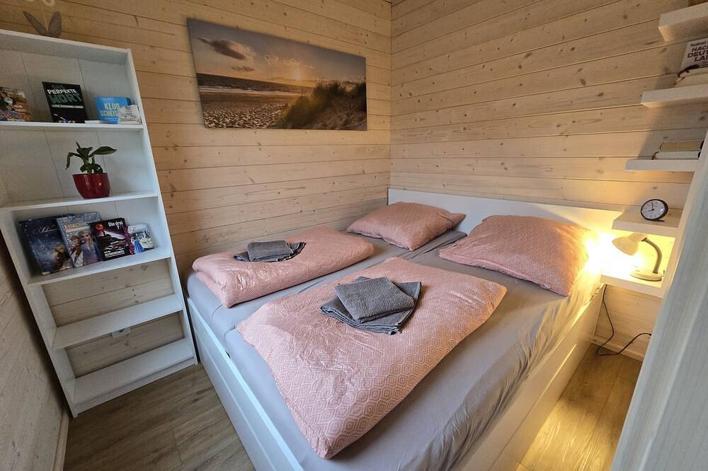 Direkt am See// Mini Ferienhaus// Haustiere willkommen in Lichterfeld-Schacksdorf, Naturpark niederlausitzer heidelandschaft (Brandenburg)