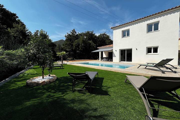 Villa für 8 Personen, mit Pool und Garten sowie Balkon - 1