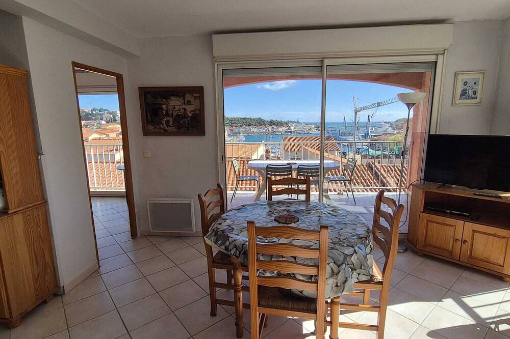 Entire apartment, 2 bedroom apartment panoramic sea view Port-Vendres, 2 kms Collioure in La Côte Vermeille, Port-Vendres