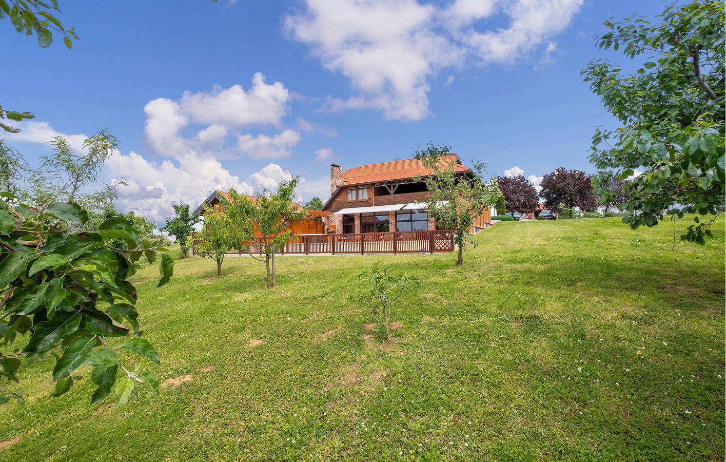 Geräumige 130 m² große Wohnung mit Pool, Terrasse und WLAN in Rovišće, Bjelovar-Bilogora