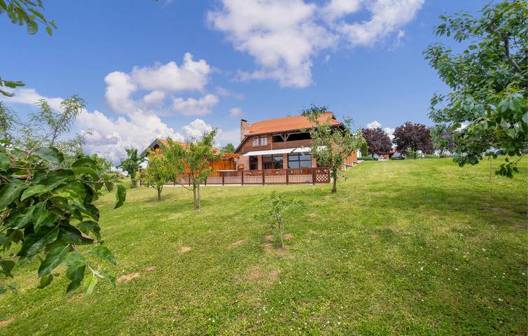Geräumige 130 m² große Wohnung mit Pool, Terrasse und WLAN in Rovišće, Bjelovar-Bilogora