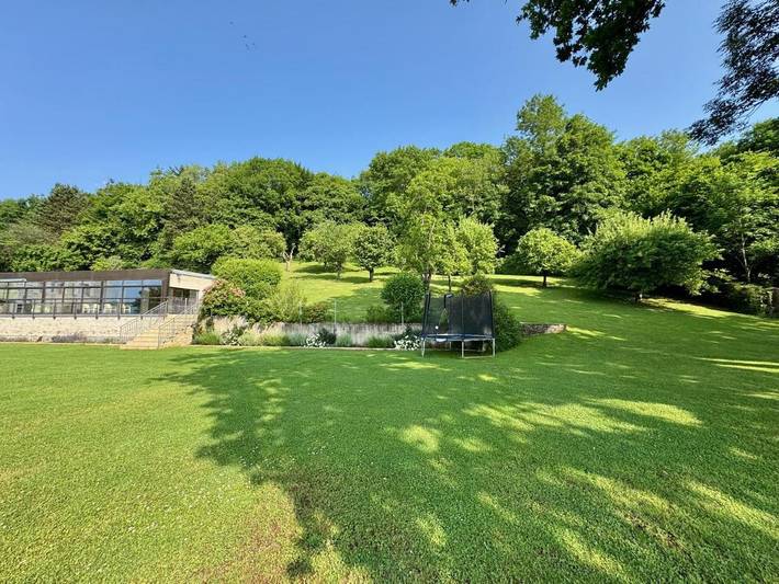 Location de vacances pour 2 personnes, avec terrasse et jardin ainsi que vue et piscine, adapté aux familles à Val-de-Meuse - 3