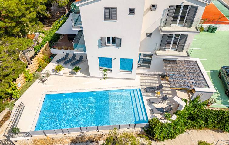 Location de vacances pour 14 personnes, avec terrasse et jardin à Zaboric - 3