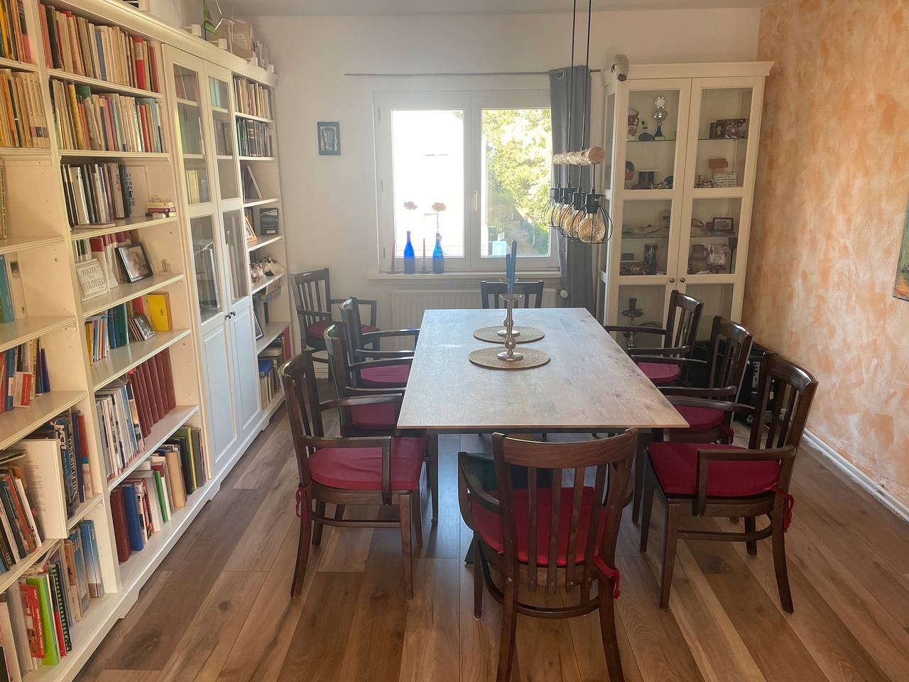 Apartamento entero, Apartamento vacacional con balcón y Wi-Fi in Döhren-Wülfel, Hannover