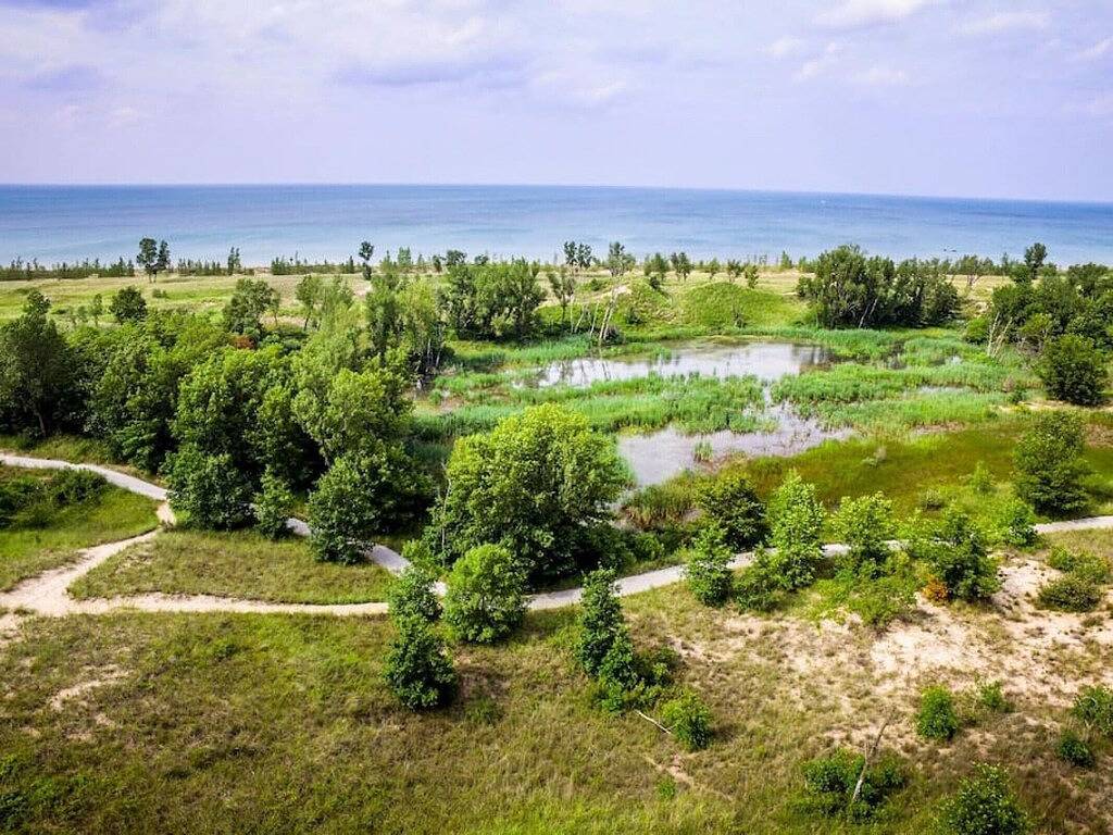 Vacation House for 24 Guests in Gary, Lake Michigan